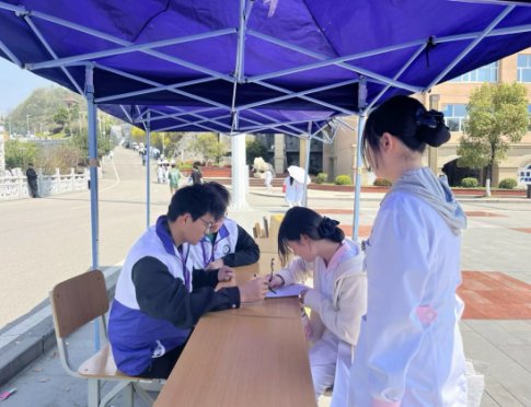 红色基因熔铸信仰坐标