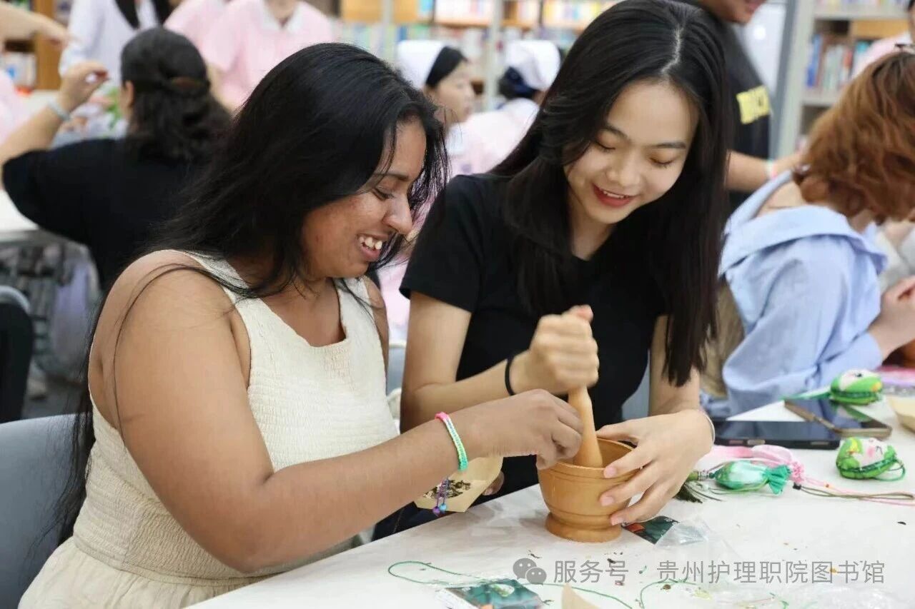 当艾草的清香漫过书页